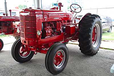 Antique Tractor Show - McCormick-Deering 1947 WD6